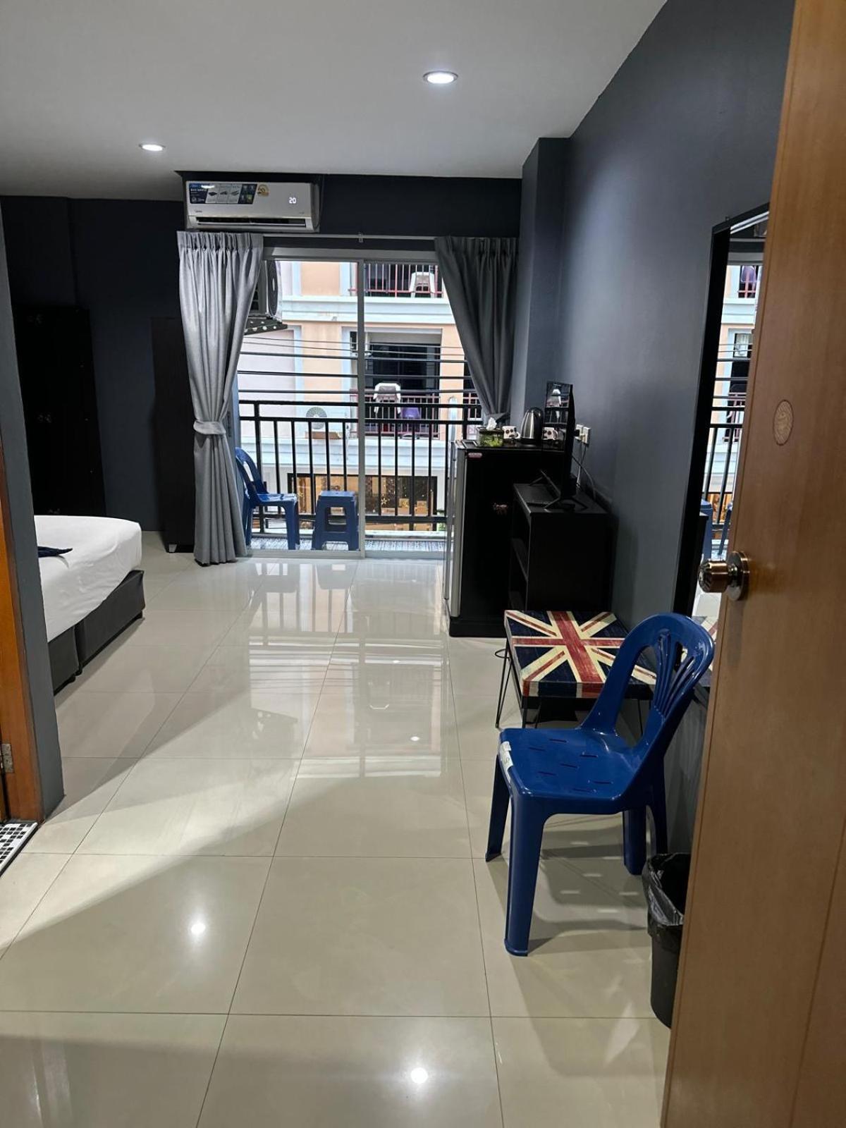 Central Perk Hotel Patong Dış mekan fotoğraf