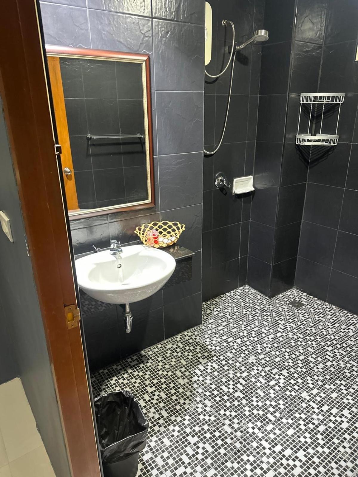 Central Perk Hotel Patong Dış mekan fotoğraf